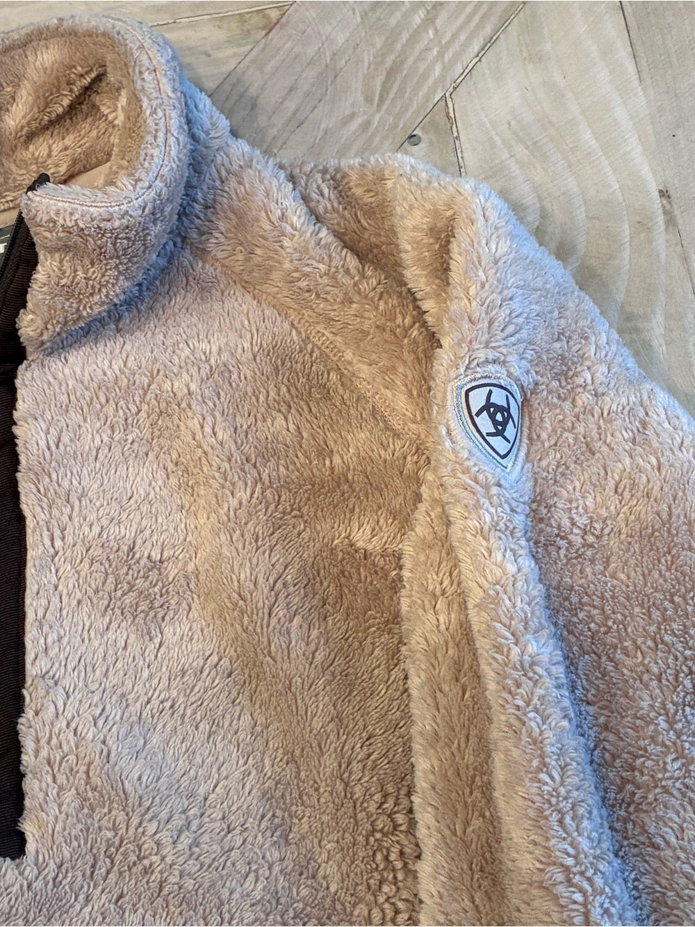 Ariat Women’s M Plush Quarter-Zip Sherpa Jacket in Taupe with Dark Trim - Picture 3 of 7
